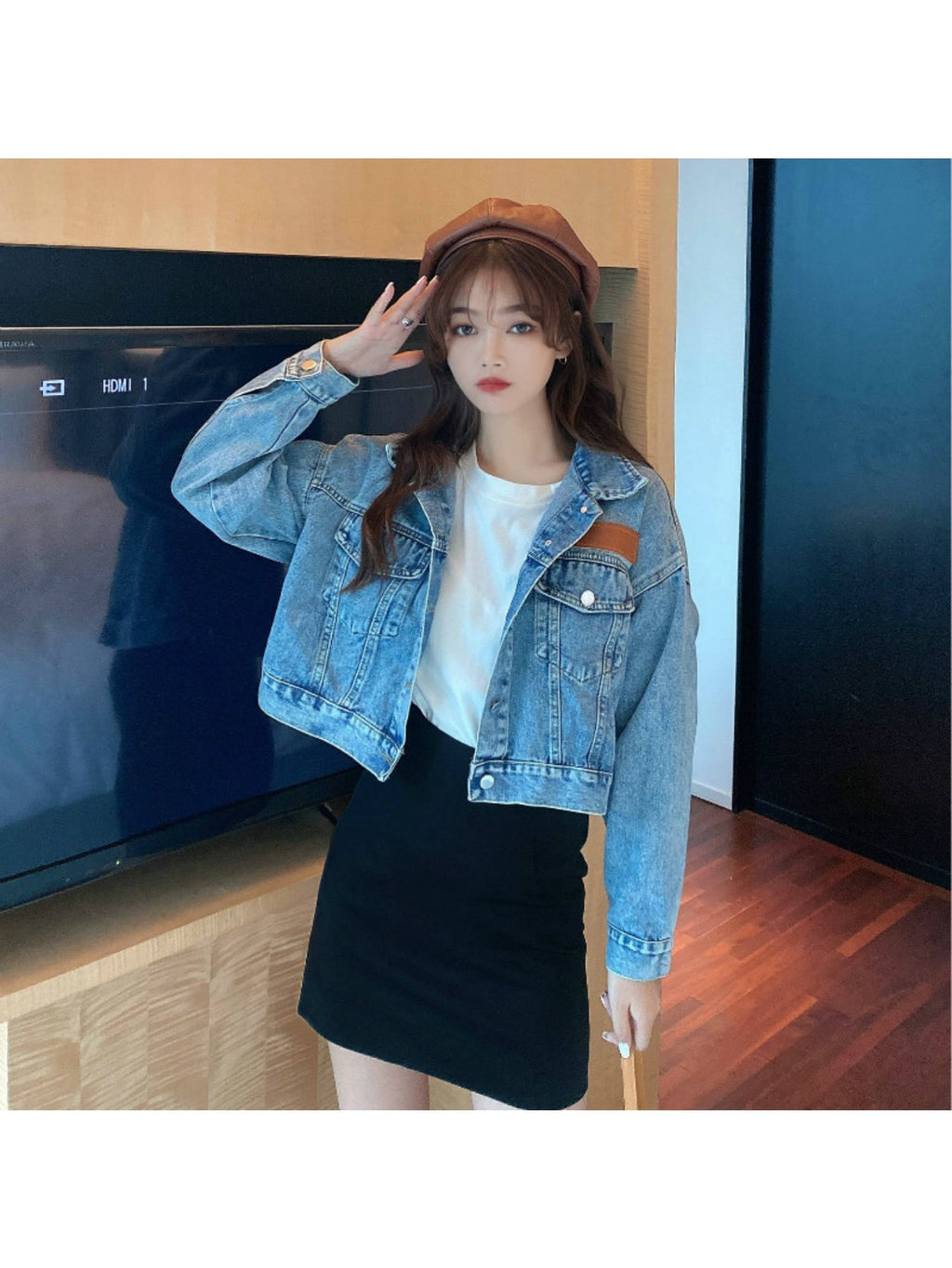 Chic Korean-Inspired Vintage Denim Jacket for Women, a Fashionable Piece That Gives a Youthful Look