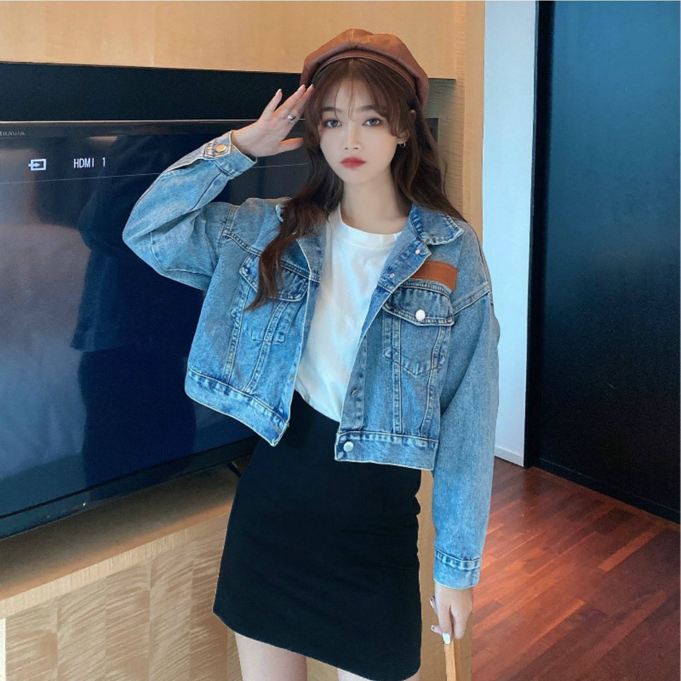 Chic Korean-Inspired Vintage Denim Jacket for Women, a Fashionable Piece That Gives a Youthful Look